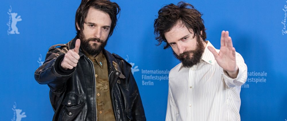 I Fratelli D'innocenzo alla Berlinale 2020 ©Harald Krichel da Wikipedia CC3.0 https://it.wikipedia.org/wiki/Damiano_e_Fabio_D%27Innocenzo#/media/File:Damiano_and_Fabio_D'Innozenzo-0330.jpg