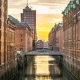 Amburgo, CC00 public demain, foto di Liggraphy da pixabay, https://pixabay.com/it/photos/amburgo-speicherstadt-canale-2976711/