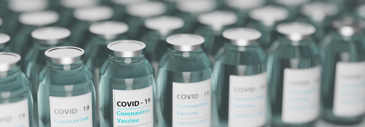 vaccino, CC00, foto di torstensimon, da pixabay, https://pixabay.com/it/photos/vaccino-covid-19-fiale-vaccinazione-5895477/